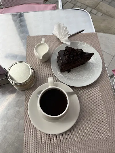 Ice & Spice gallery image 2